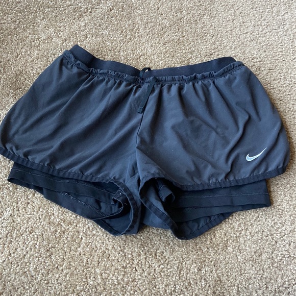 Nike shorts - Picture 1 of 3